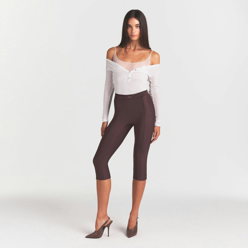 HIGH-WAISTED CAPRI