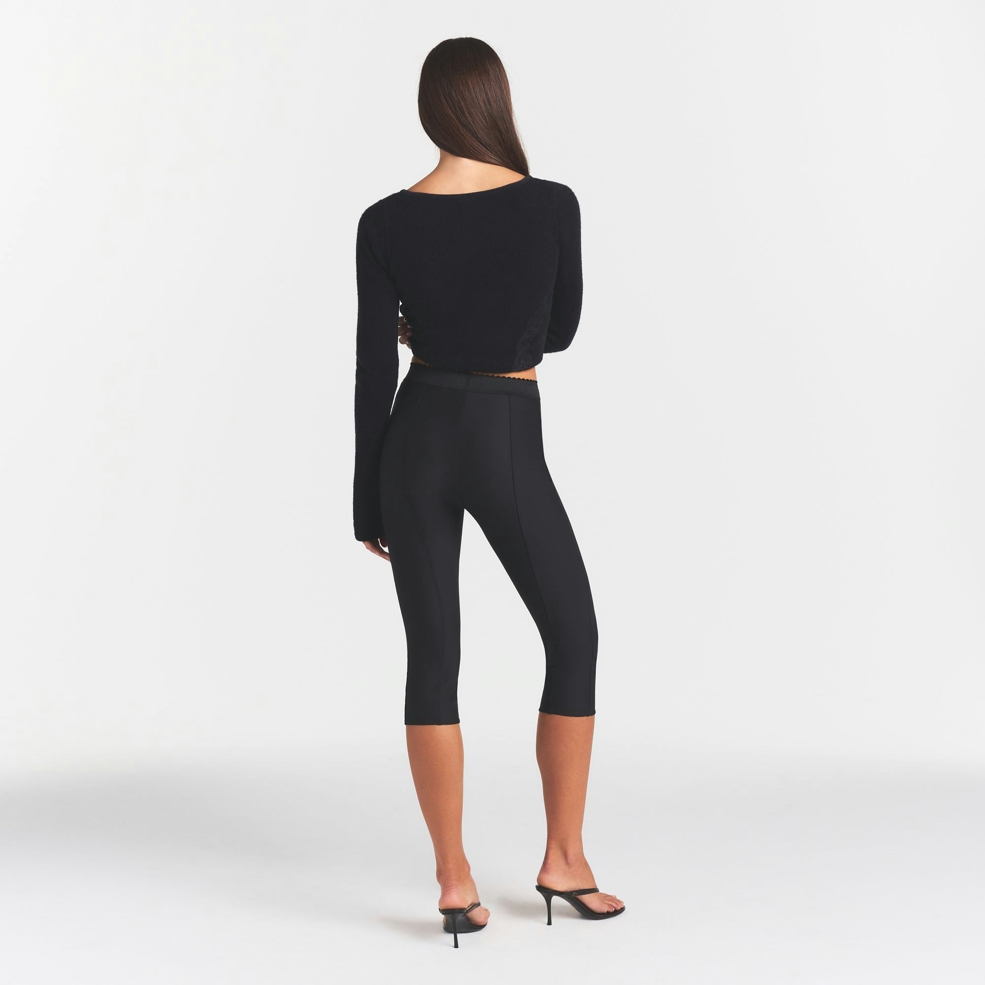 HIGH-WAISTED CAPRI