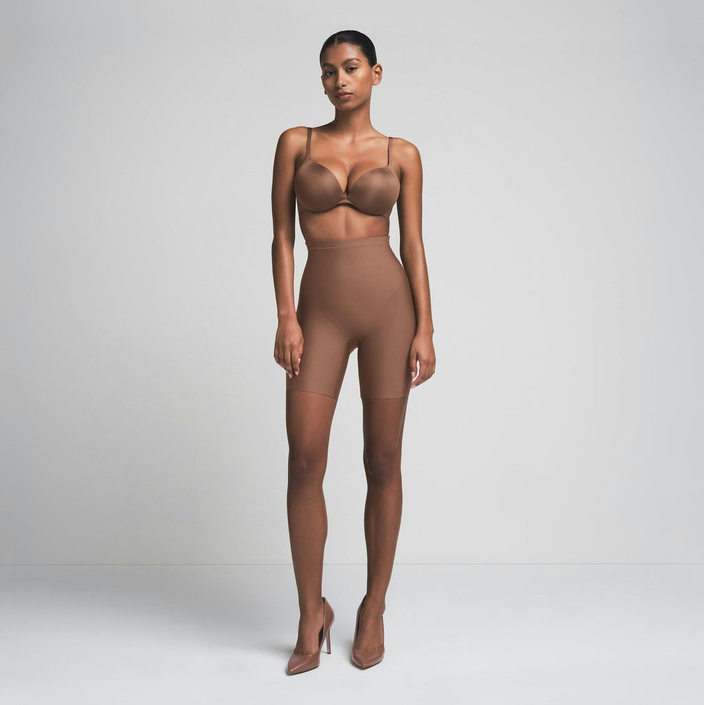 CORE SCULPT MID RISE SHORT