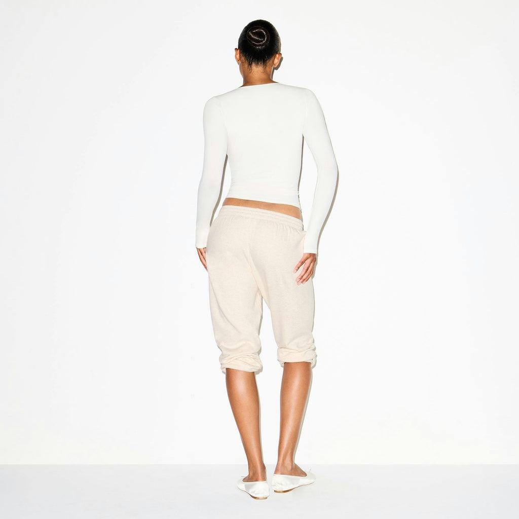 SCOOP NECK LONG SLEEVE TOP
