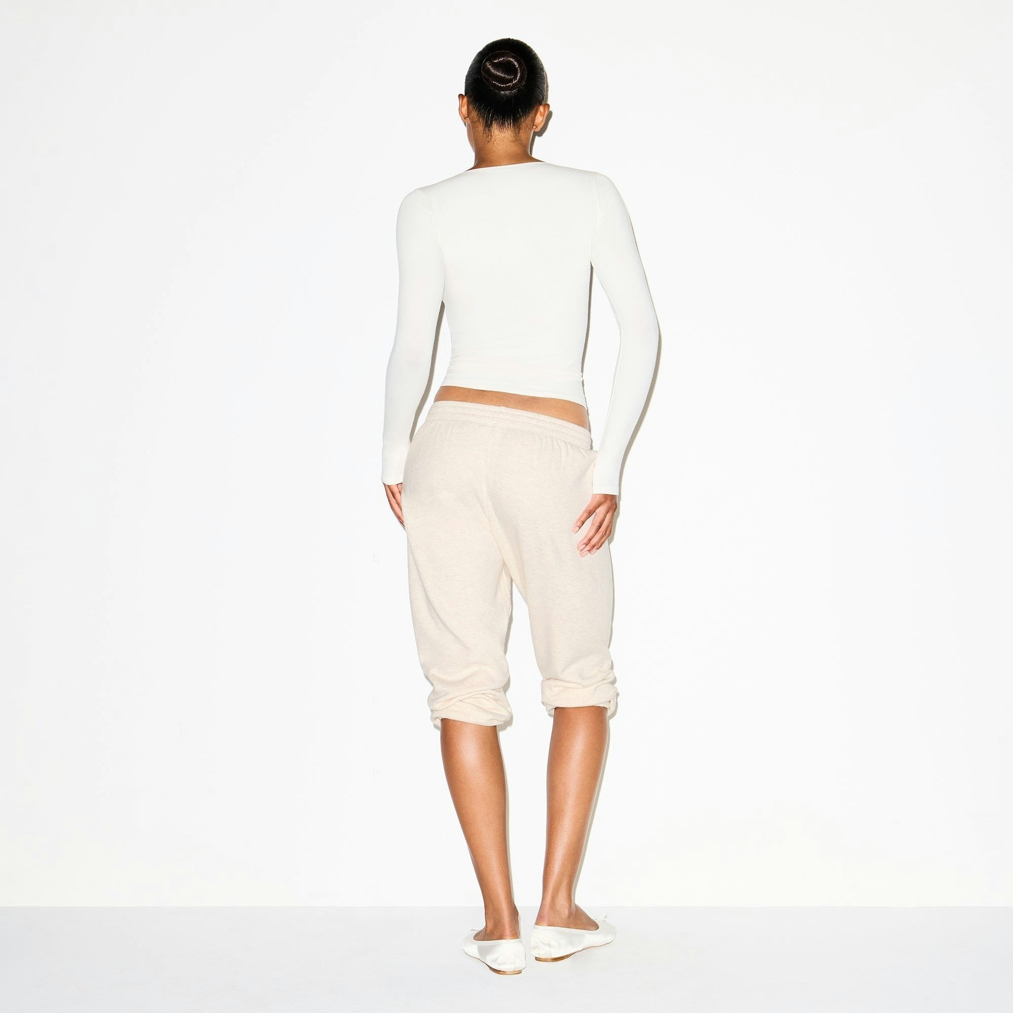 SCOOP NECK LONG SLEEVE TOP