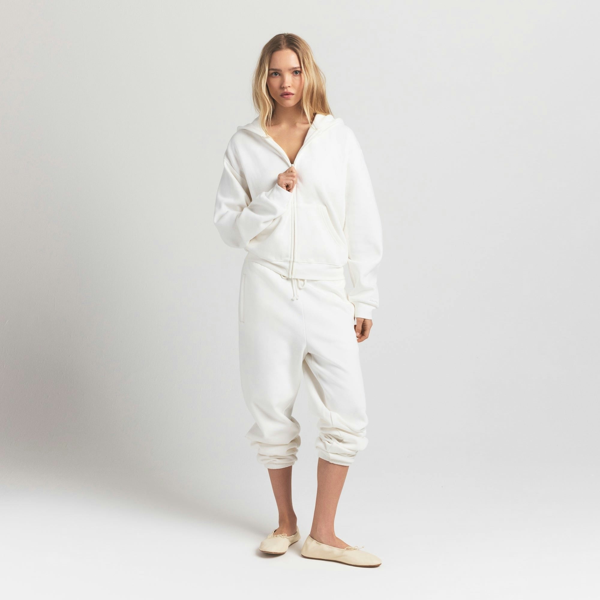 CLASSIC ZIP UP HOODIE