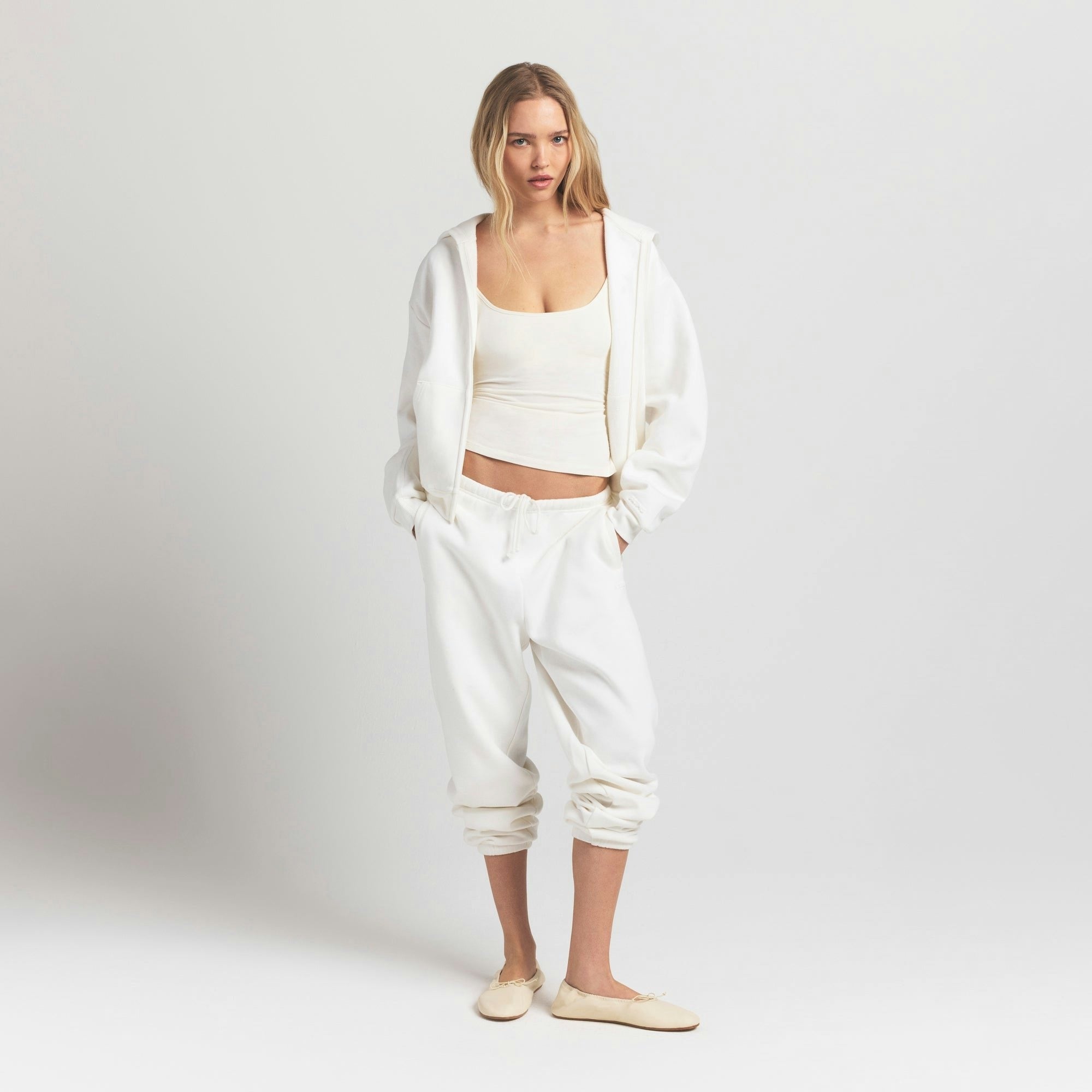 CLASSIC ZIP UP HOODIE