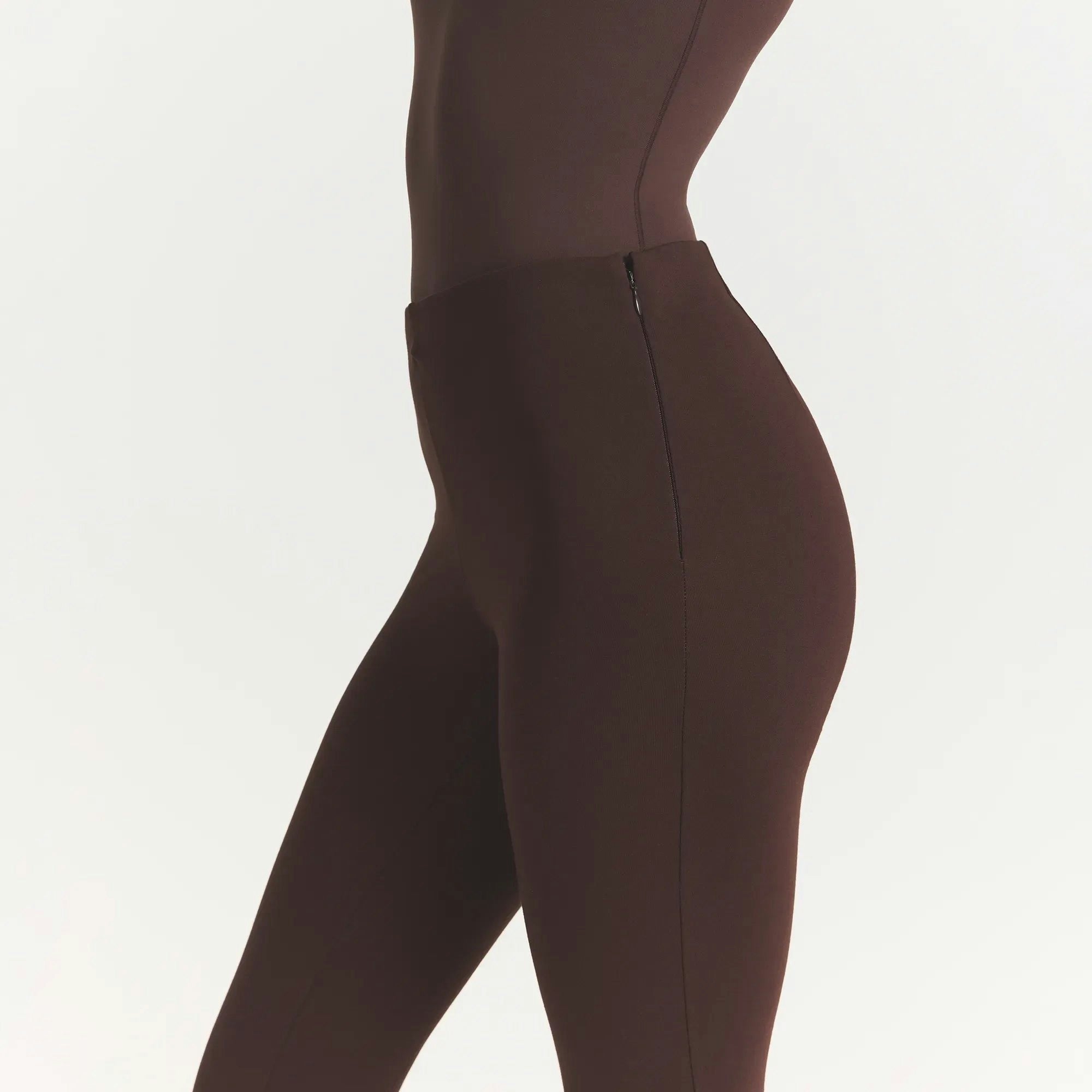 HIGH-WAISTED LEGGING