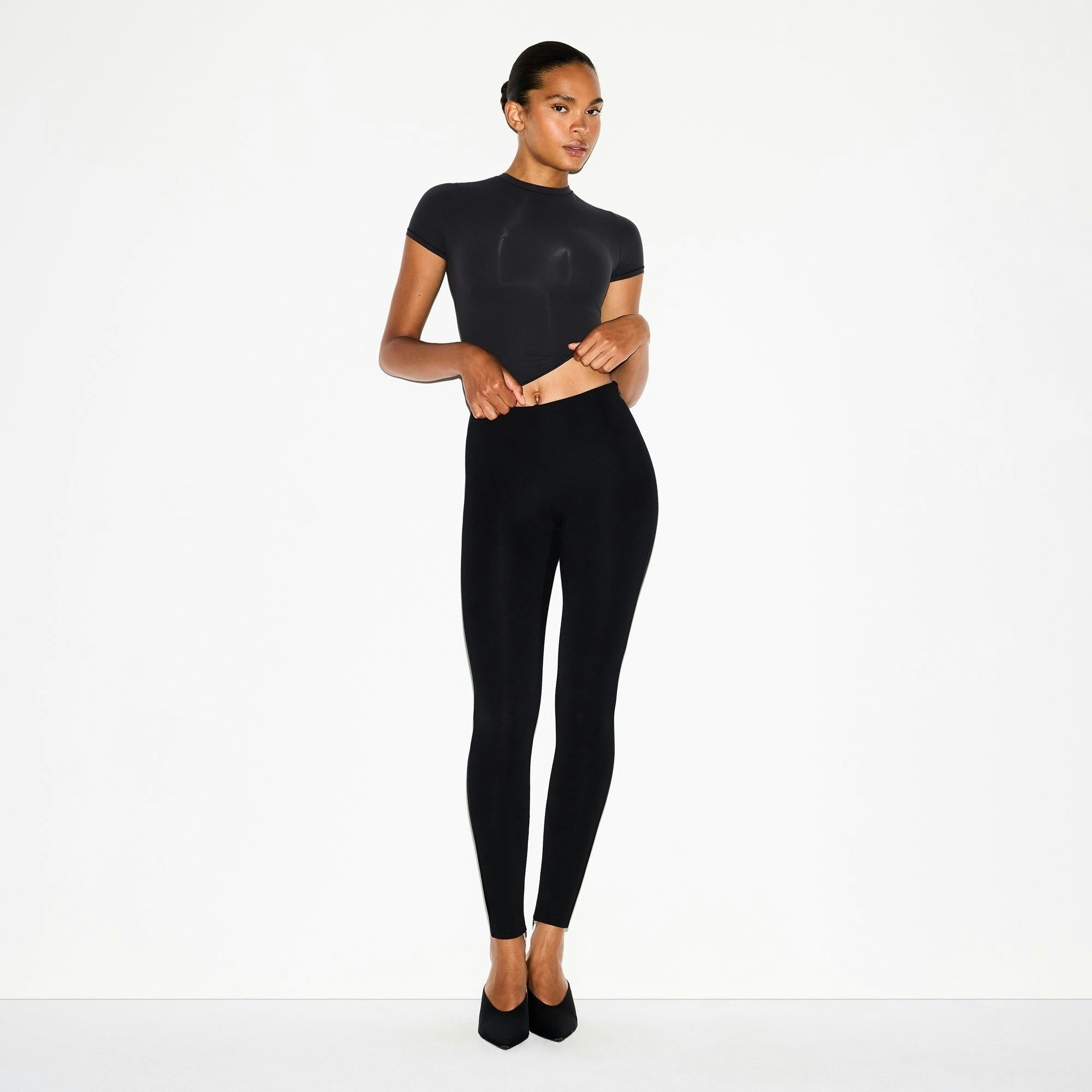 HIGH-WAISTED LEGGING