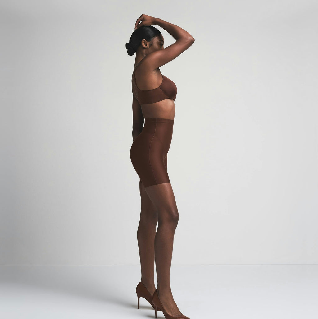 CORE SCULPT MID RISE SHORT