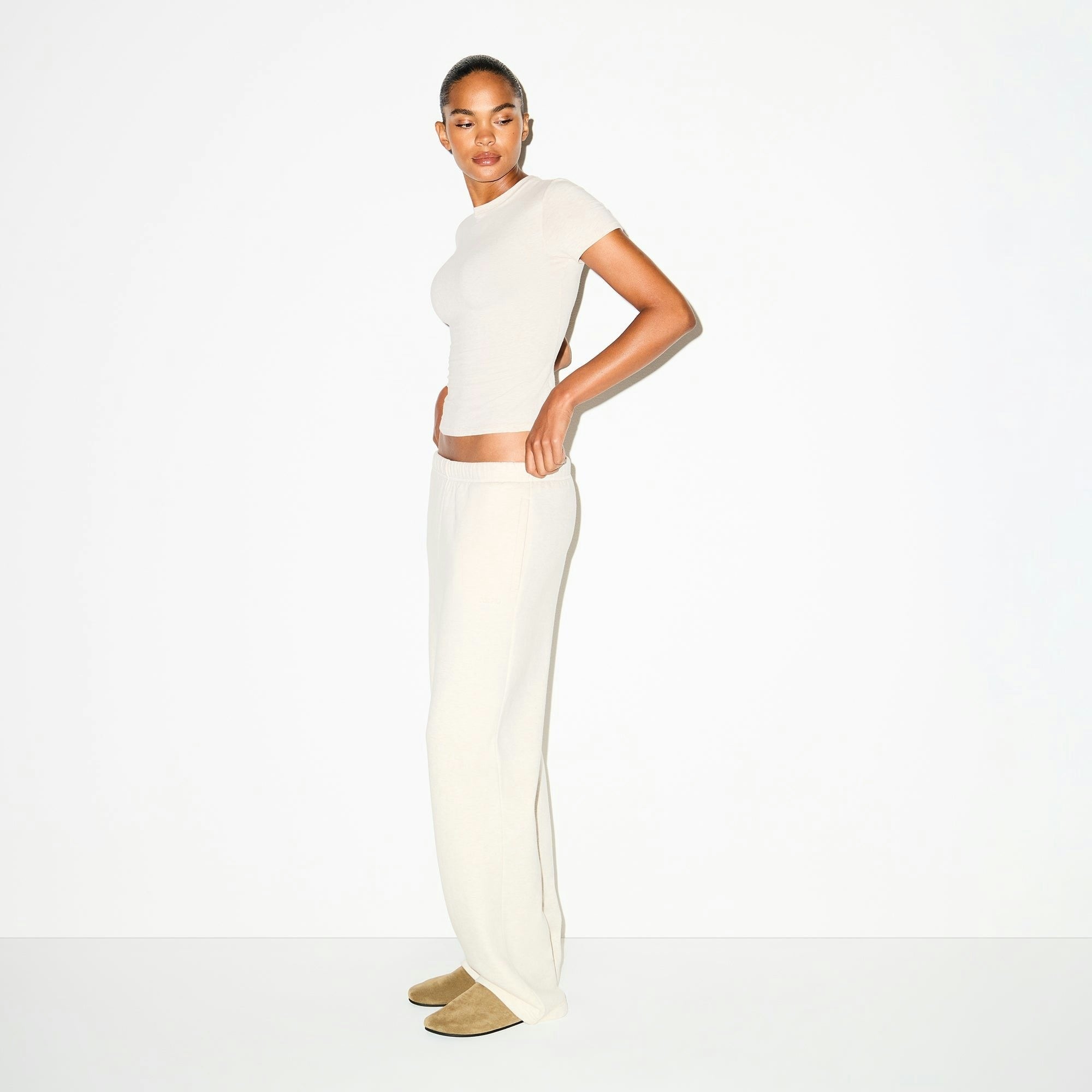 CLASSIC STRAIGHT LEG PANT