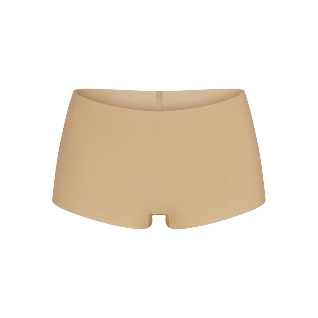 BOY SHORT