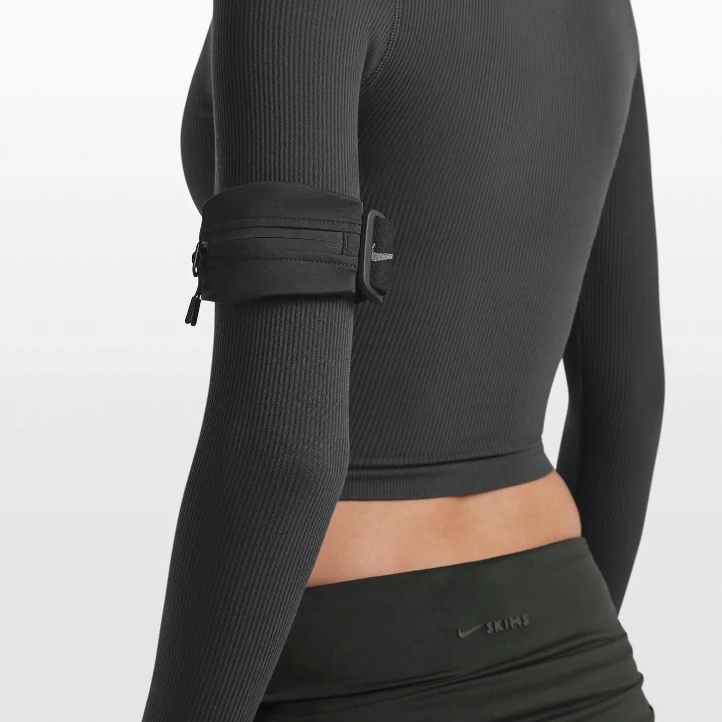 ARMBAND