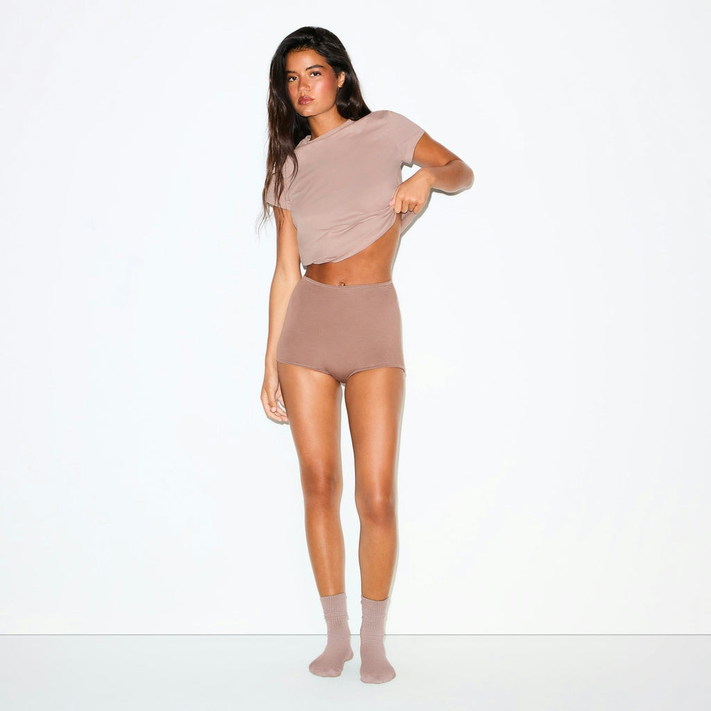 BOY SHORT