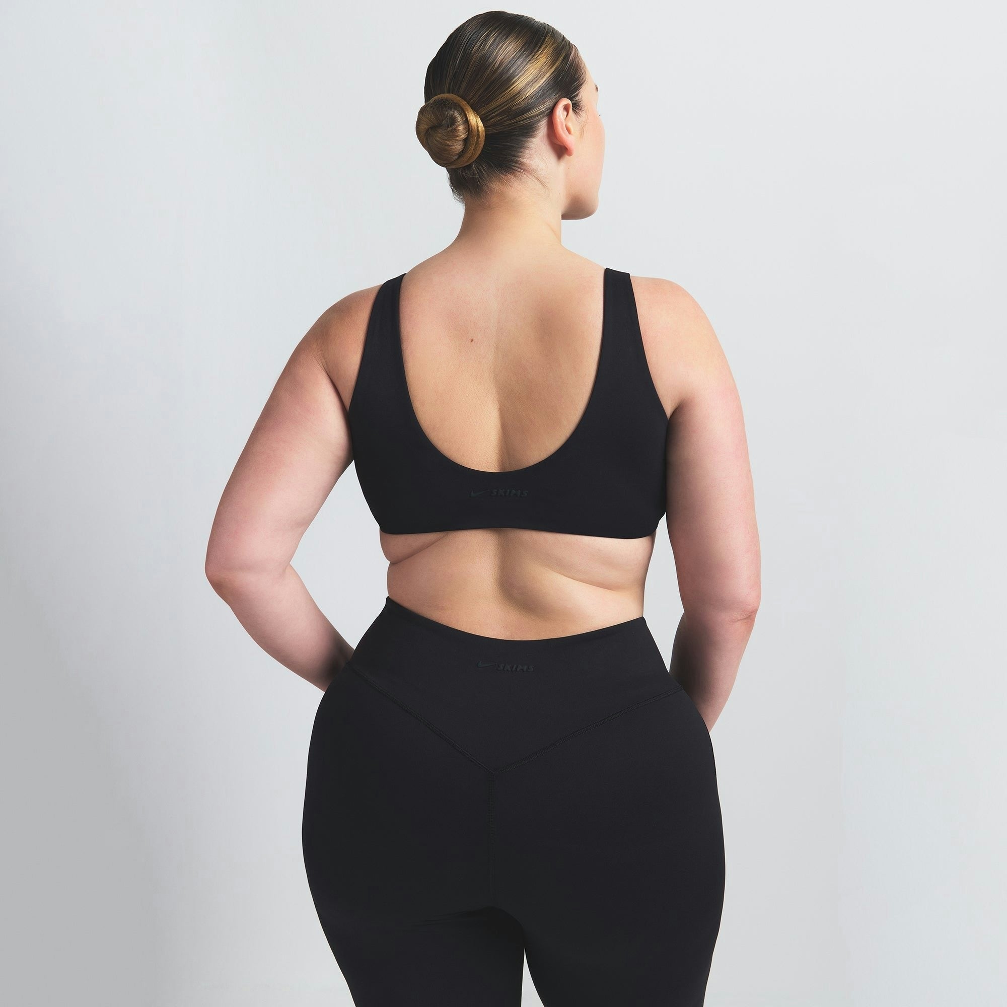 TWIST-FRONT BRA