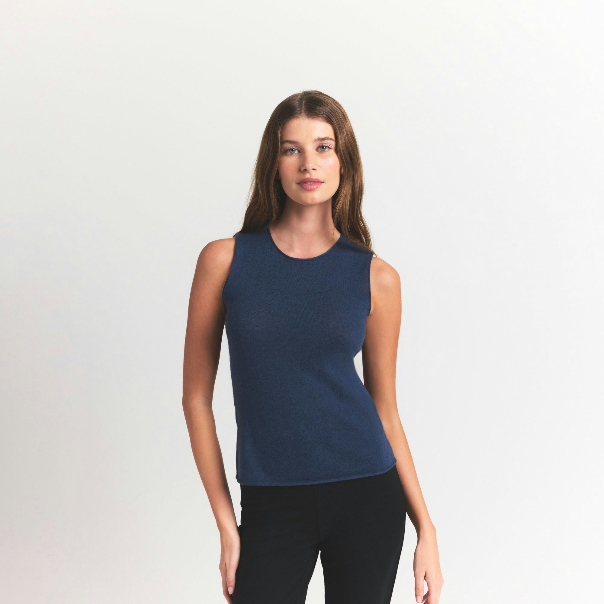 SLEEVELESS TOP