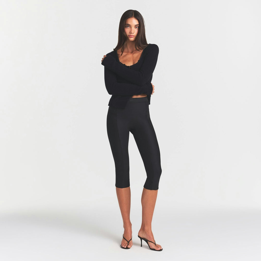 HIGH-WAISTED CAPRI
