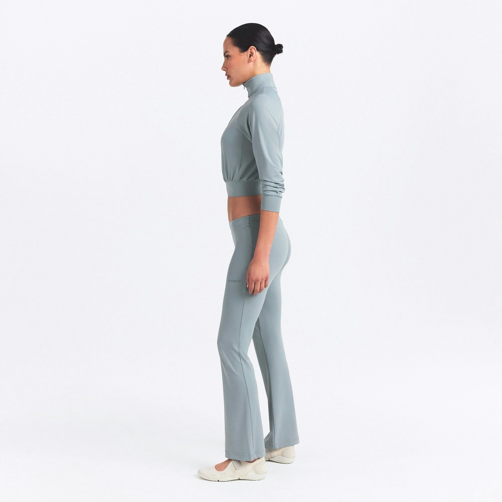 LOW RISE MINI FLARE PANT