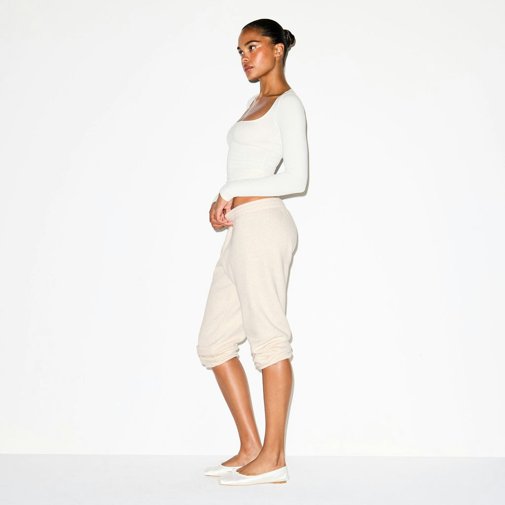 SCOOP NECK LONG SLEEVE TOP