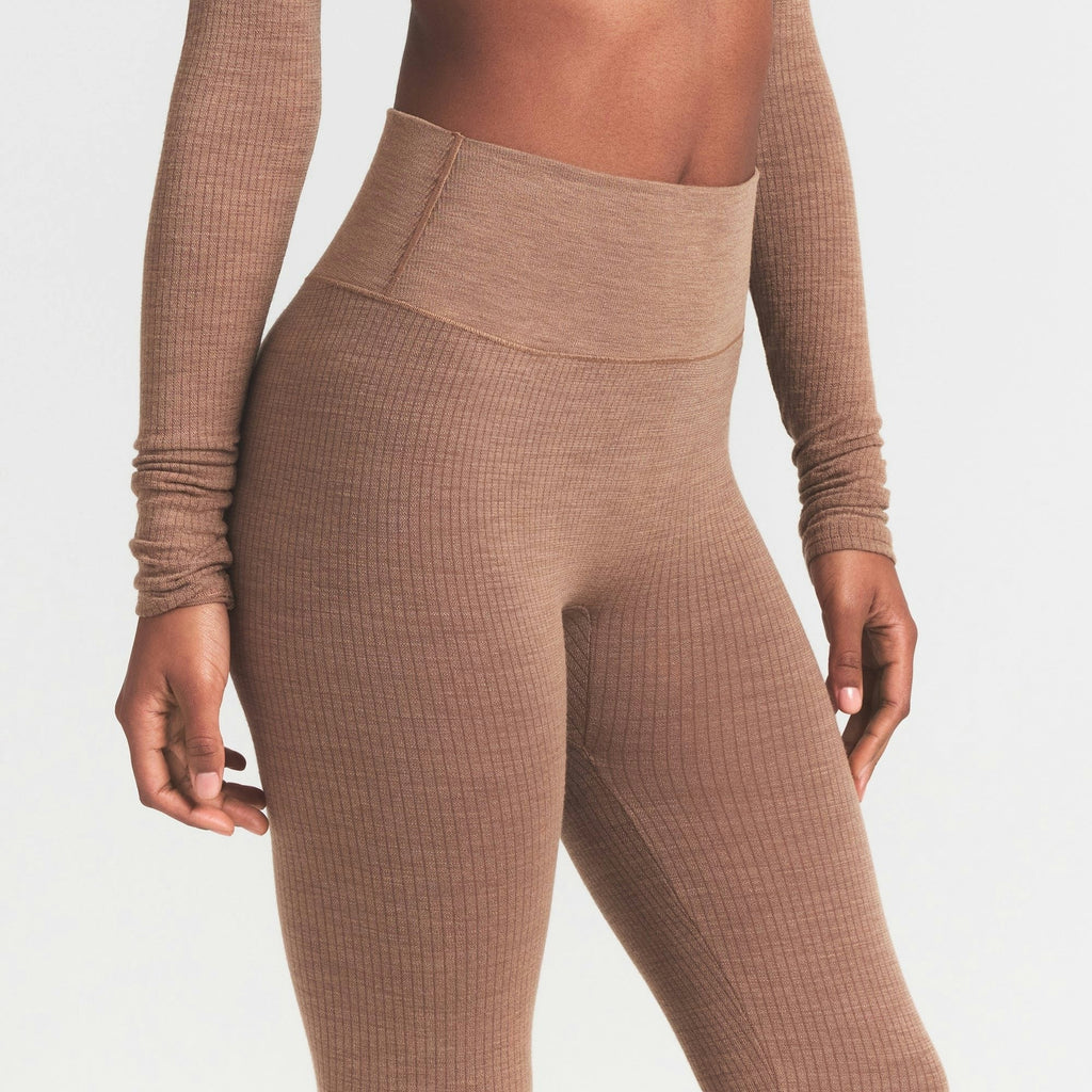 HIGH-WAISTED LEGGING