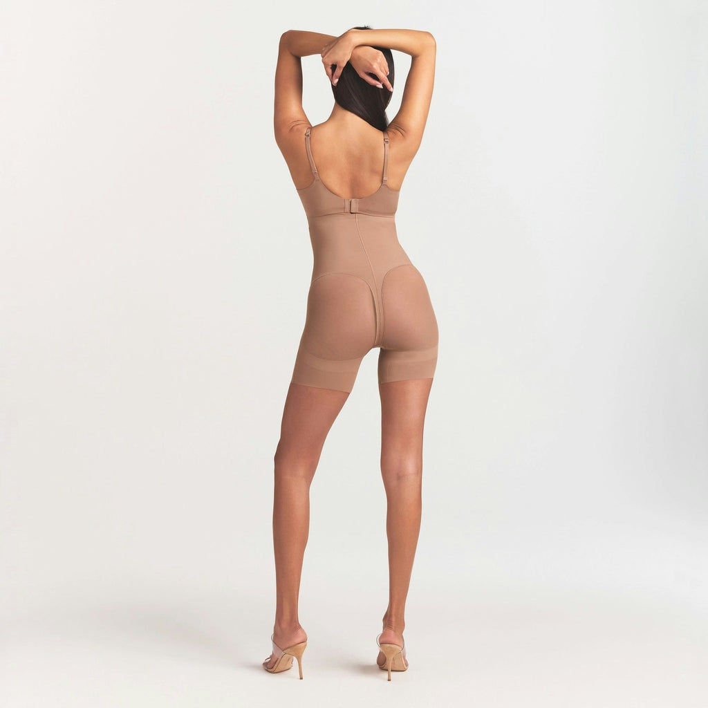 CORE SCULPT HIGH-WAISTED MID THIGH SHORT