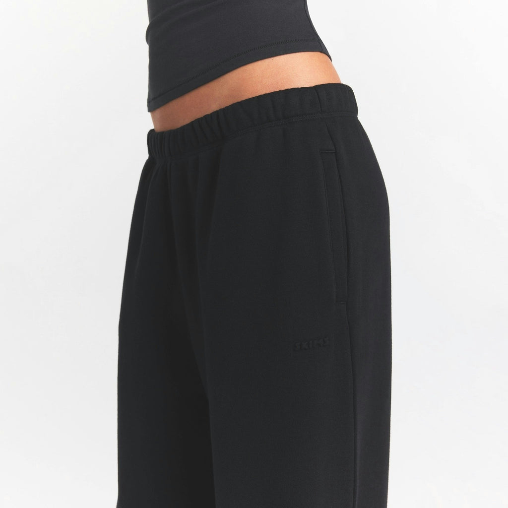CLASSIC STRAIGHT LEG PANT