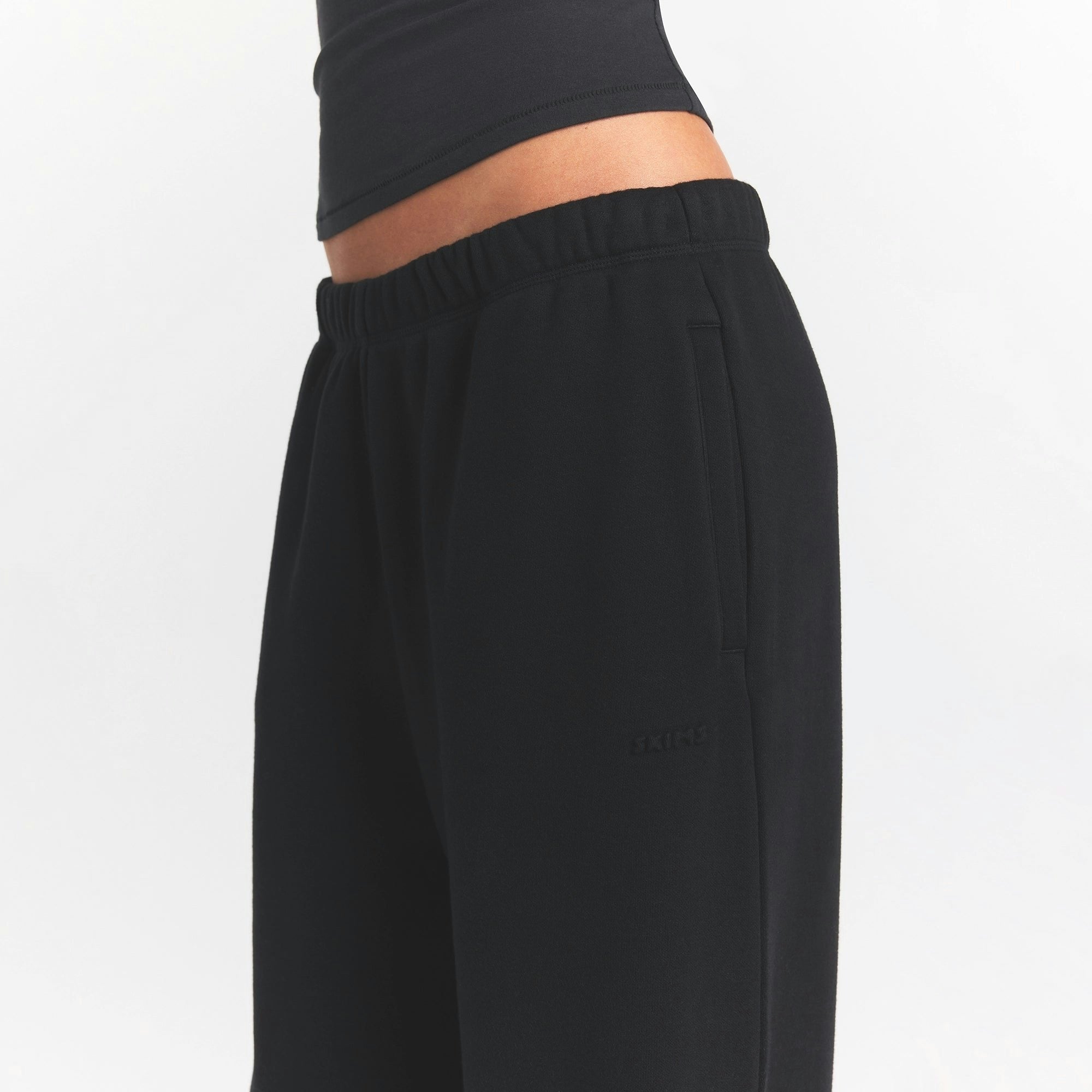 CLASSIC STRAIGHT LEG PANT