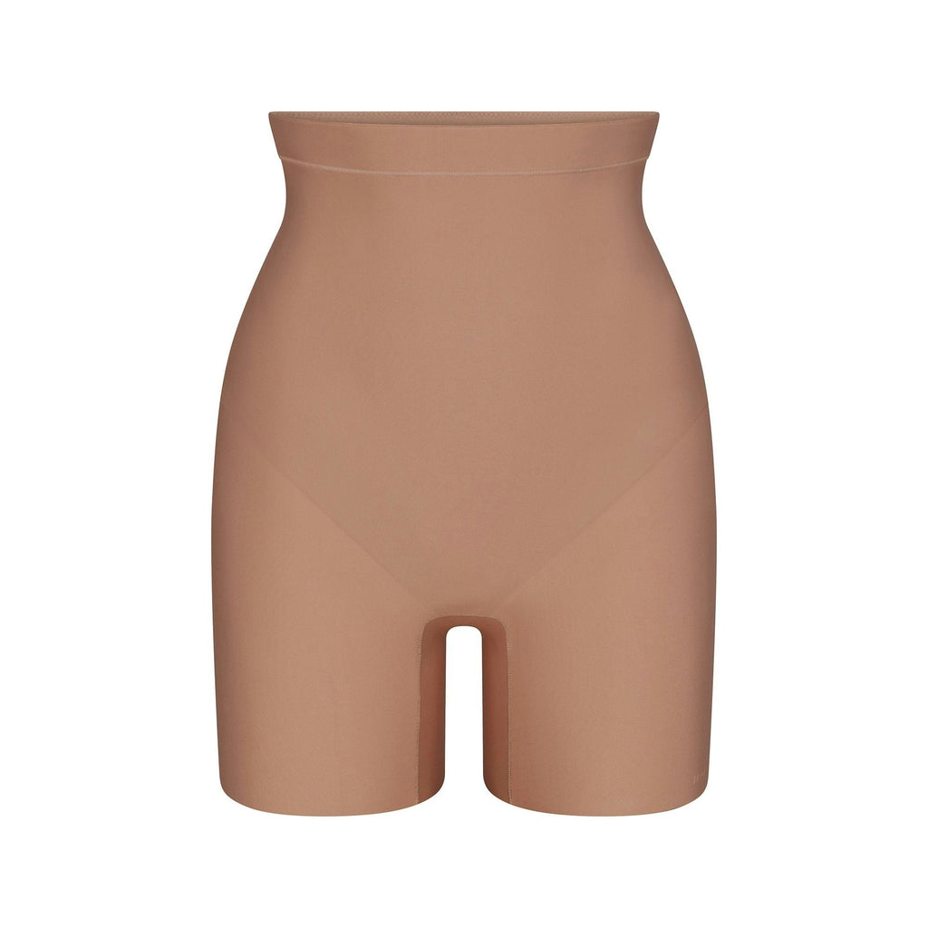 CORE SCULPT MID RISE SHORT