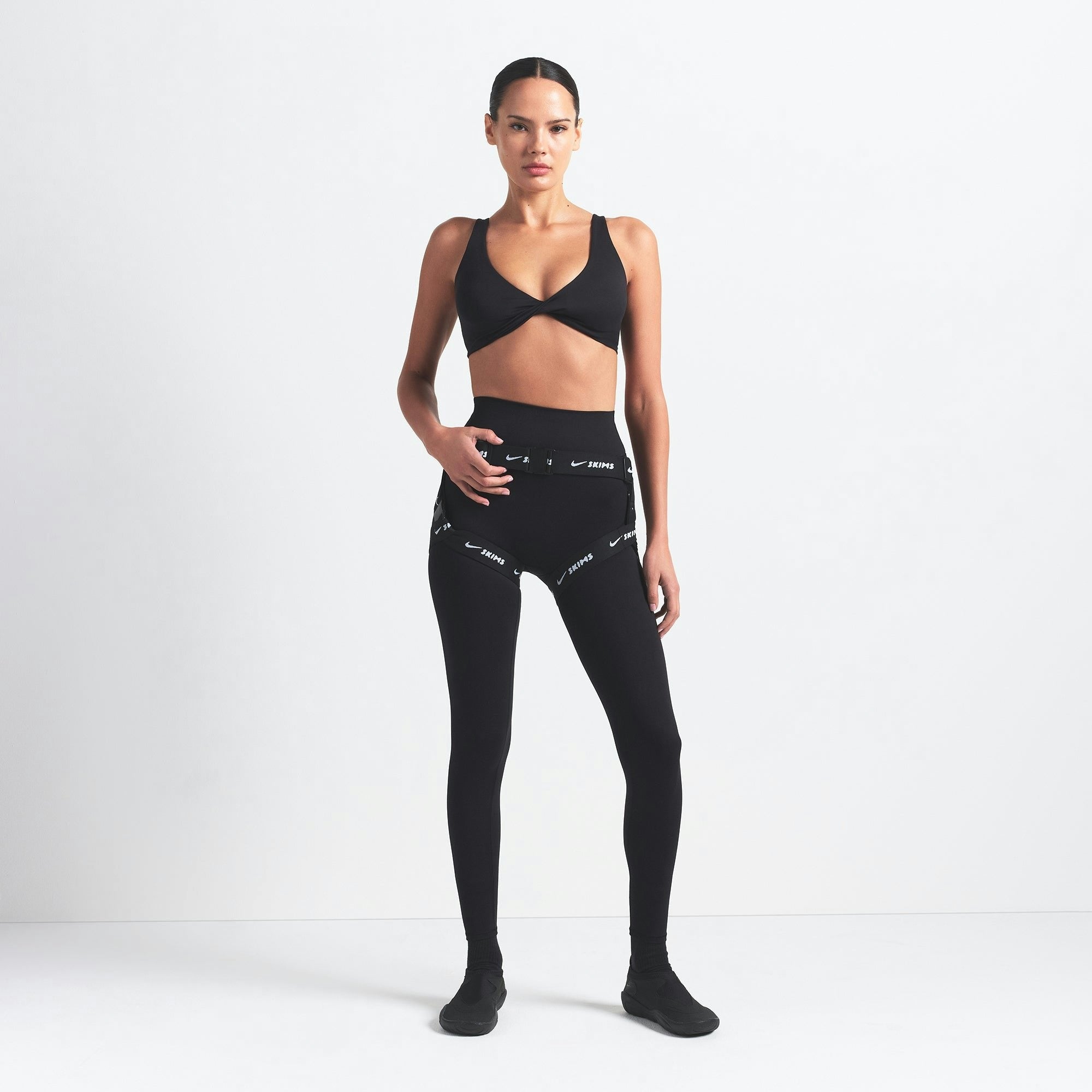 TWIST-FRONT BRA