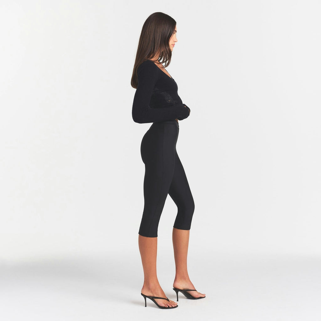 HIGH-WAISTED CAPRI