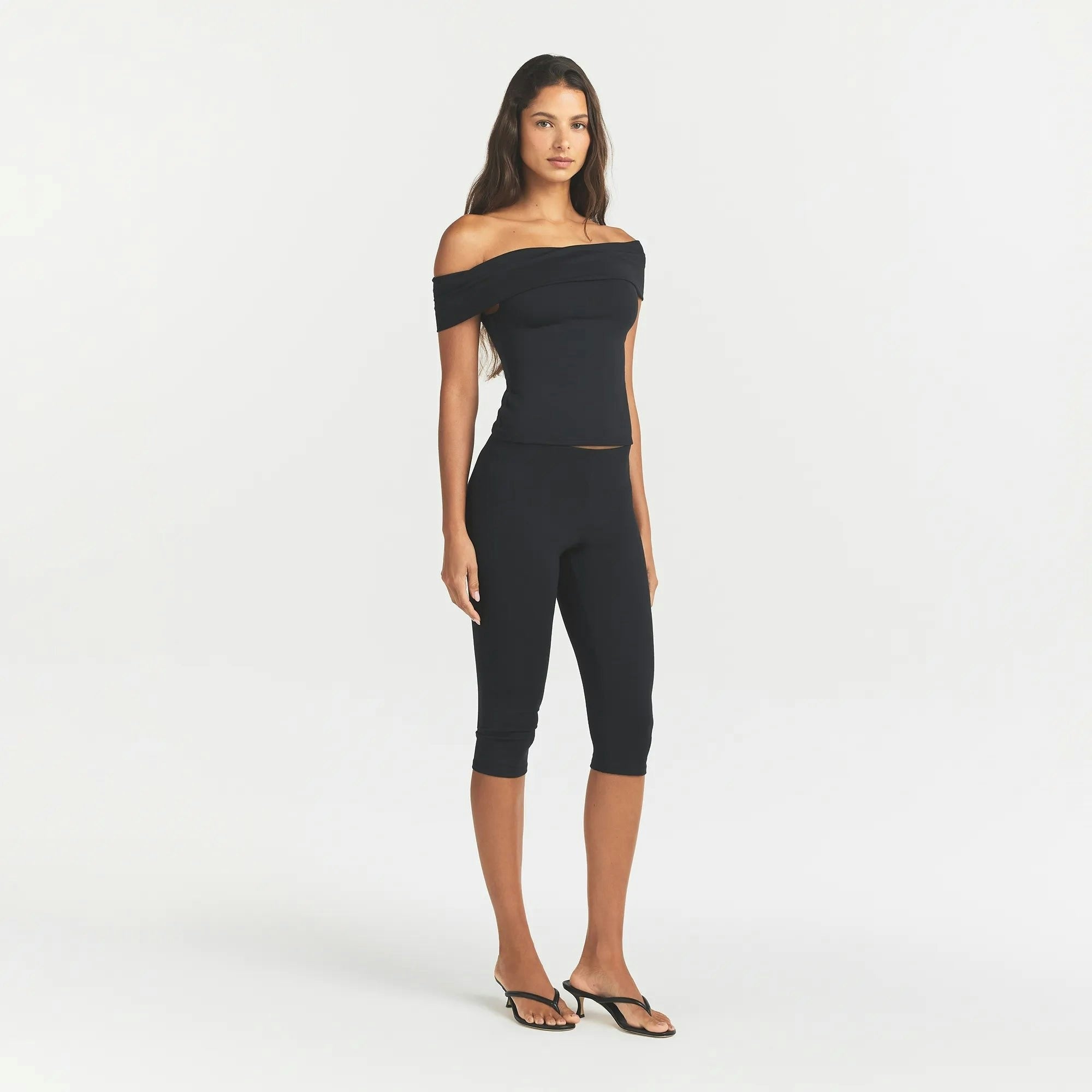 HIGH-WAISTED CAPRI