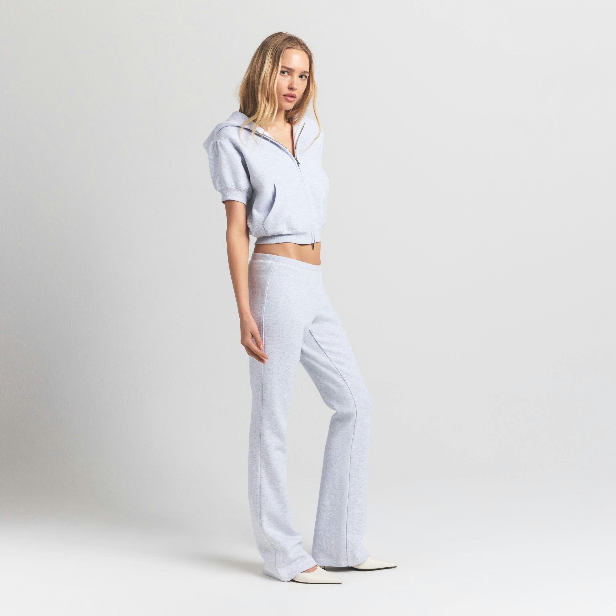 BUBBLE SLEEVE CROPPED ZIP UP