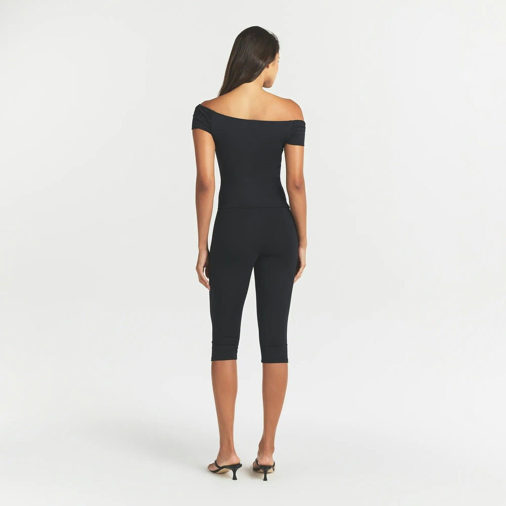 HIGH-WAISTED CAPRI