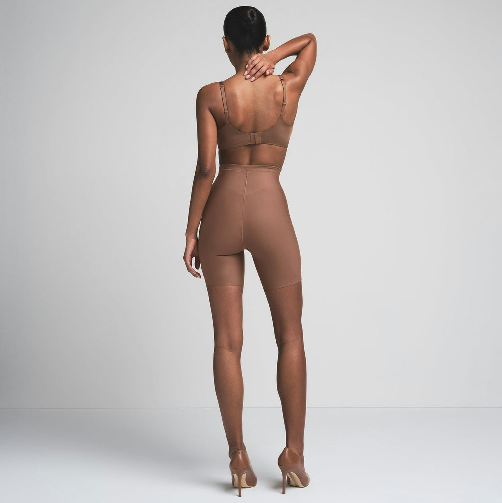 CORE SCULPT MID RISE SHORT