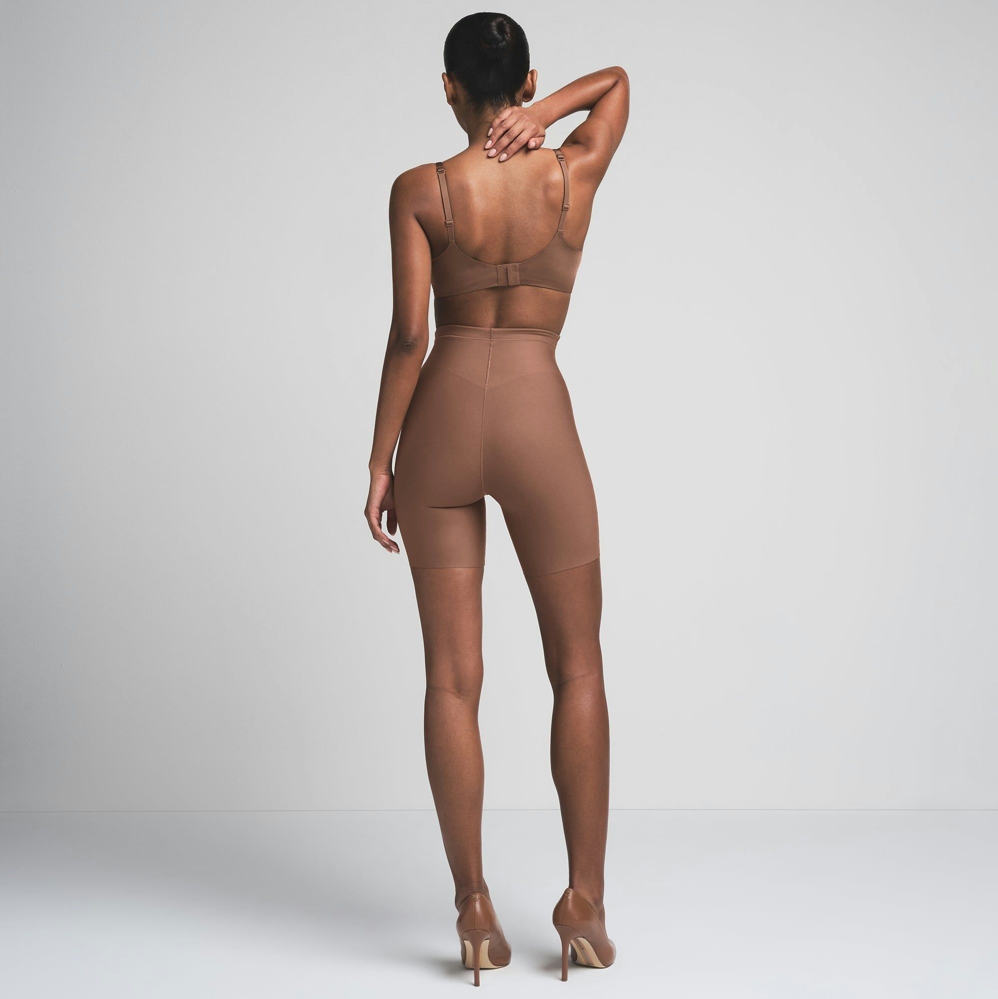 CORE SCULPT MID RISE SHORT