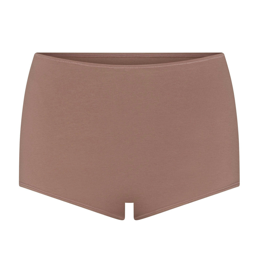 BOY SHORT