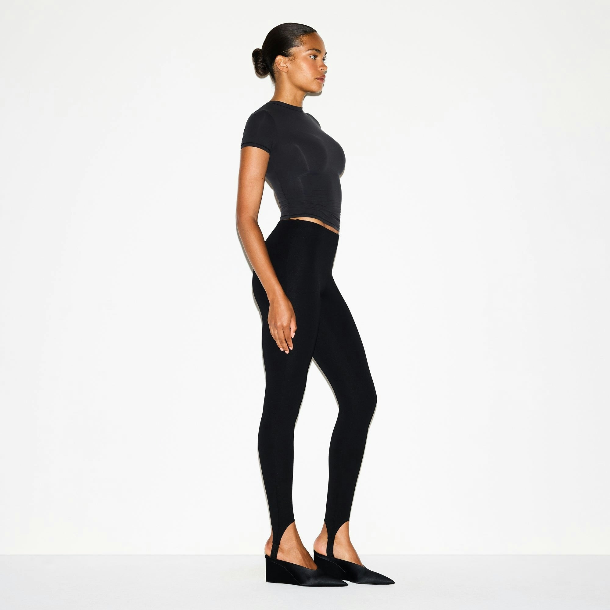 HIGH-WAISTED STIRRUP LEGGING