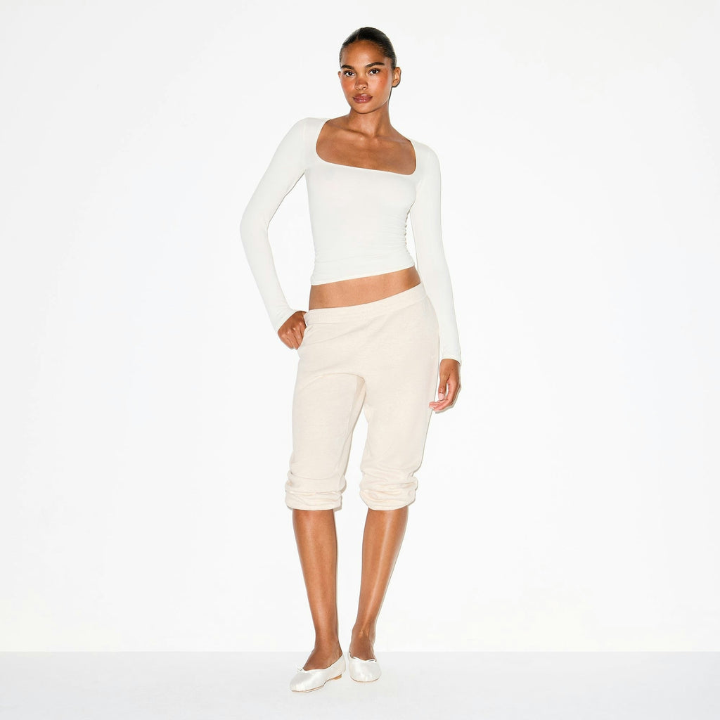 SCOOP NECK LONG SLEEVE TOP