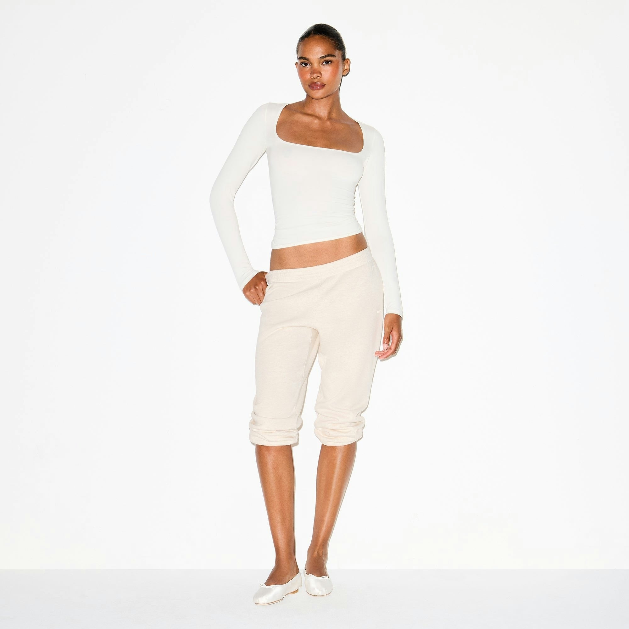 SCOOP NECK LONG SLEEVE TOP