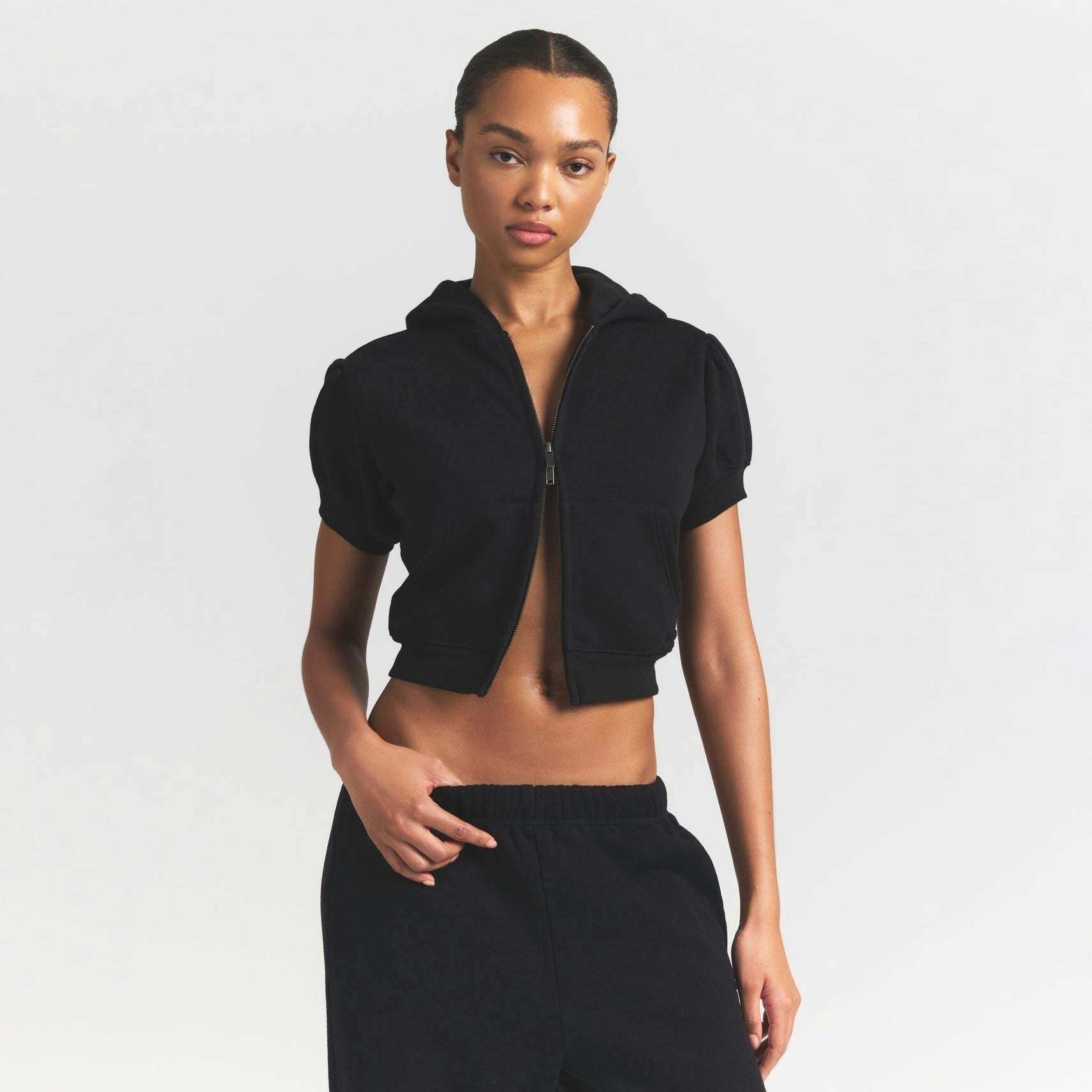 BUBBLE SLEEVE CROPPED ZIP UP
