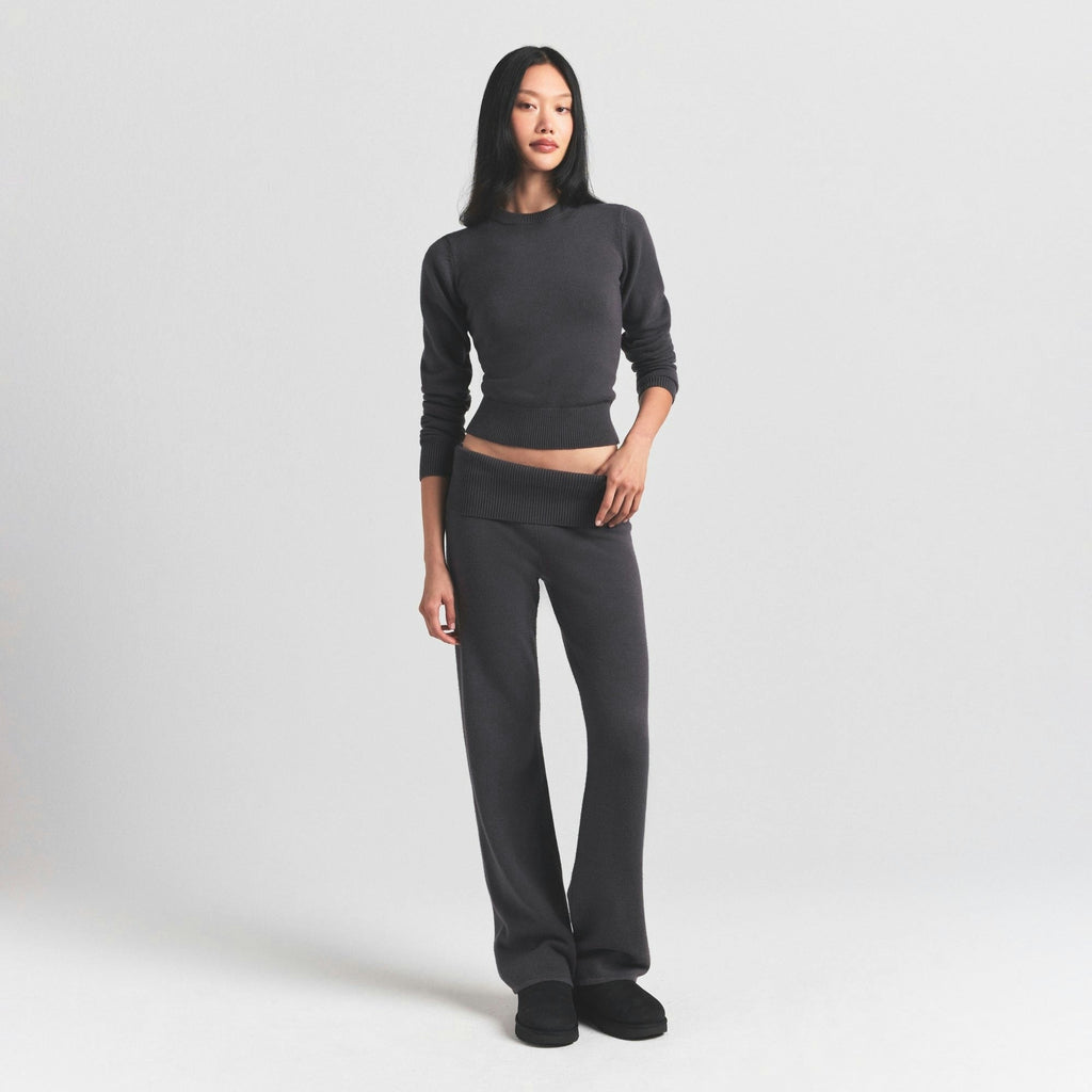 RIBBED LONG SLEEVE FITTED CREW NECK