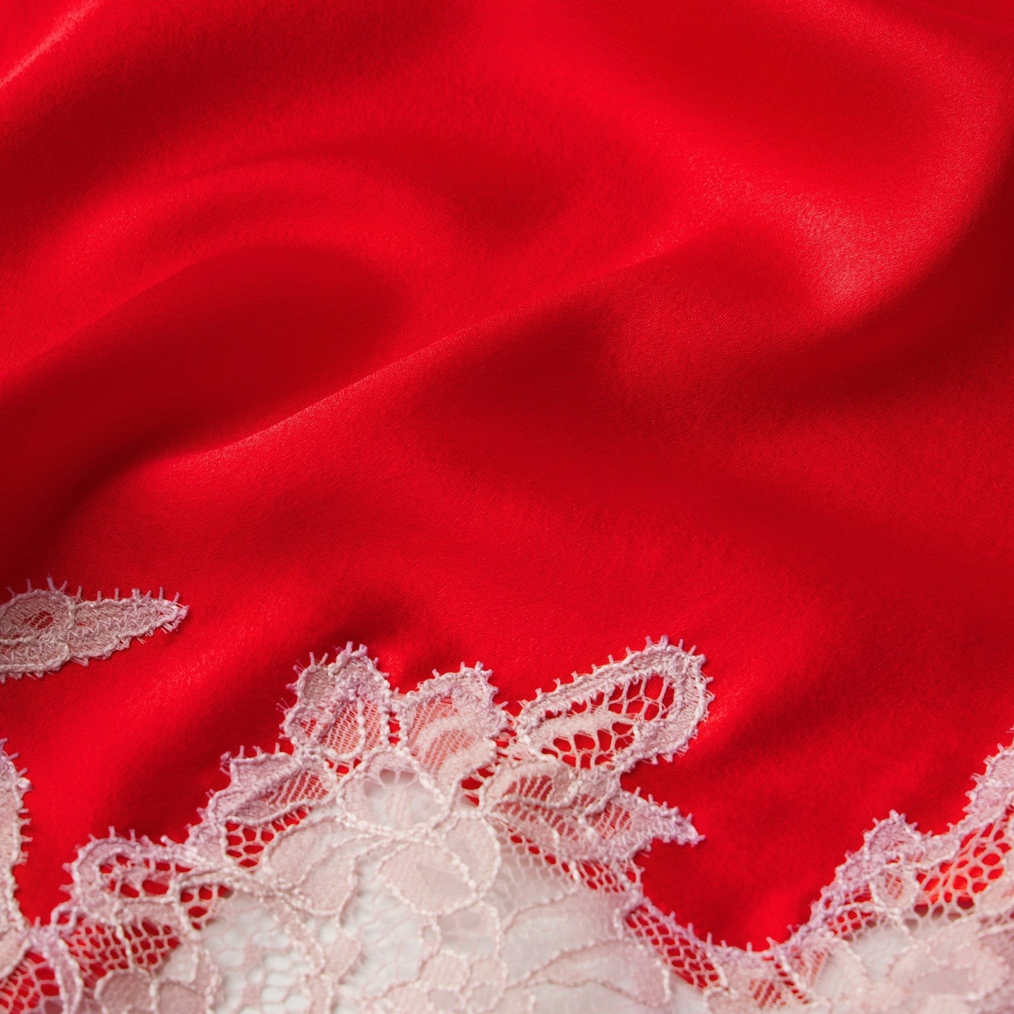 LACE PLUNGE BRALETTE